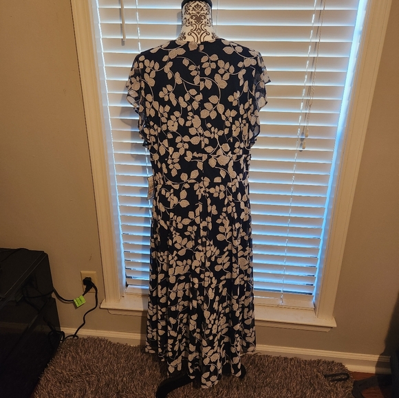 NWT Navy Floral Dress - Picture 2 of 9